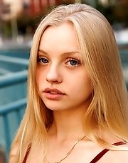 8 pictures - "Kylie Shay Walking In Memphis"
