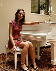 8 pictures - Oxana Chic Visits A Chic Hotel