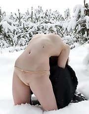 8 pictures - Lida Nowak Snow Is Quiet