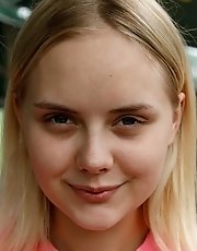 8 pictures - Emily Cutie Bungeons And Dragons