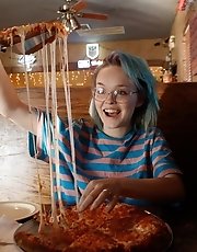 8 pictures - Vonnie Bean No Pants Pizza