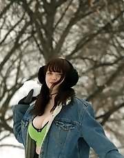 8 pictures - Daisy Wensday Merry Fistmas